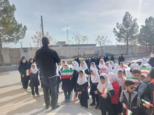 جشن انقلاب در مدرسه صغری عبداللهیان  روستای کاریزک خلیل آباد