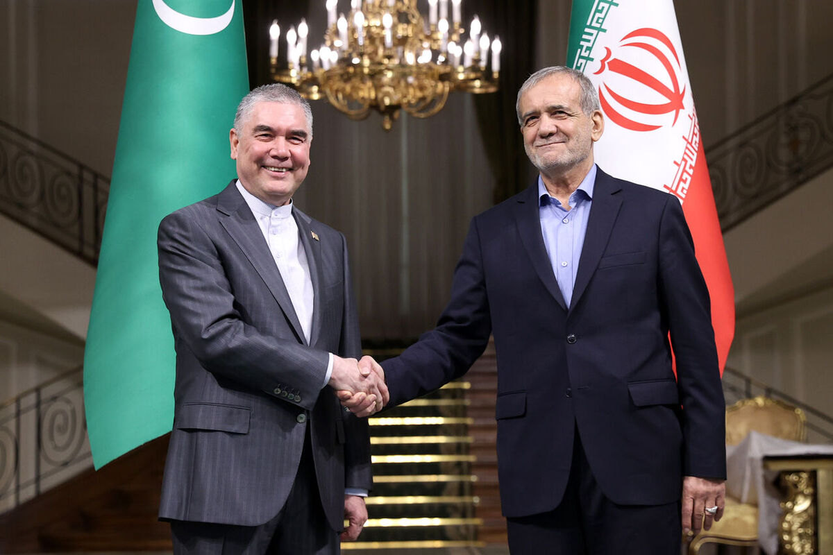 ایران و ترکمنستان ۴ سند همکاری مشترک امضا کردند

