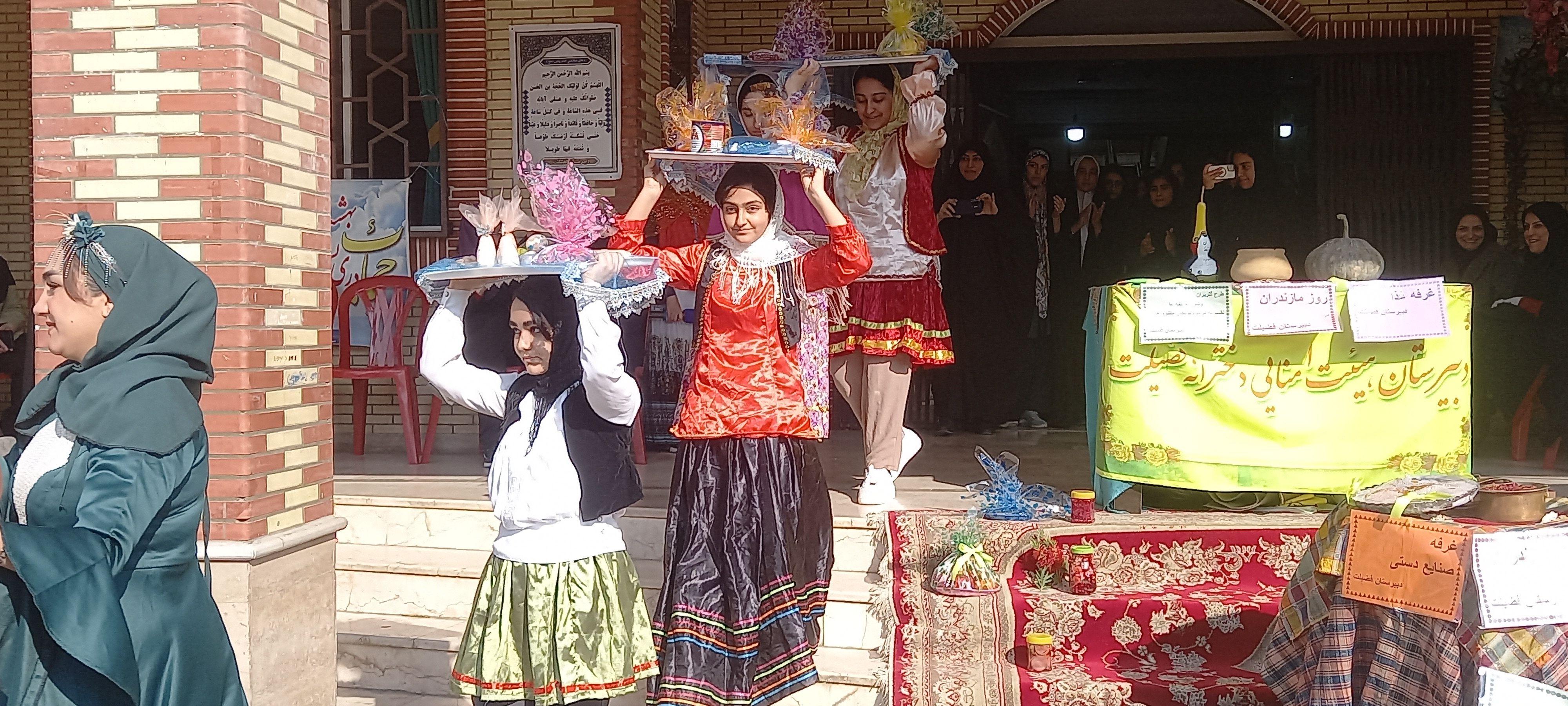 برگزاری جشن مازندران در دبیرستان فضیلت شهرستان قائمشهر