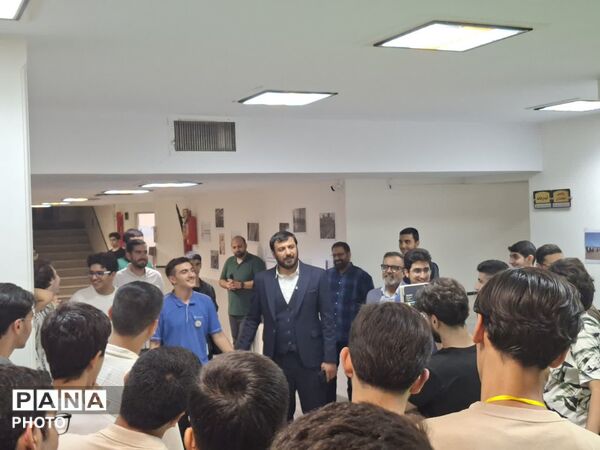 نمایشگاه ققنوس دانایی در دبیرستان علامه حلی ۵ برگزار شد