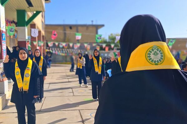 طنین زنگ انقلاب در مدرسه فرزانگان شهرستان باشت