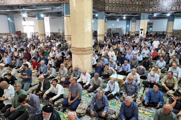 برپایی میز خدمت آموزش و پرورش شهرستان قدس در مصلی نماز جمعه
