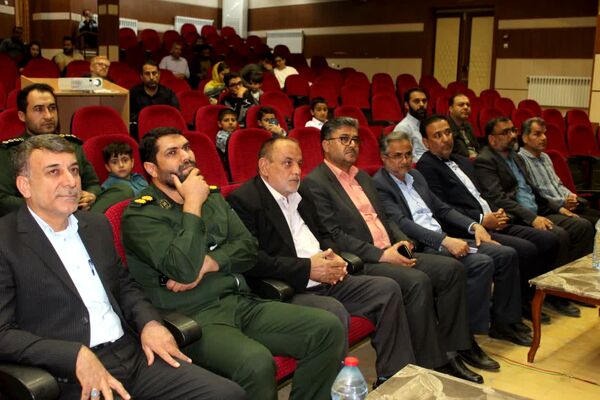 مراسم تجلیل از نویسندگان و هنرمندان شهرستان فراشبند‌