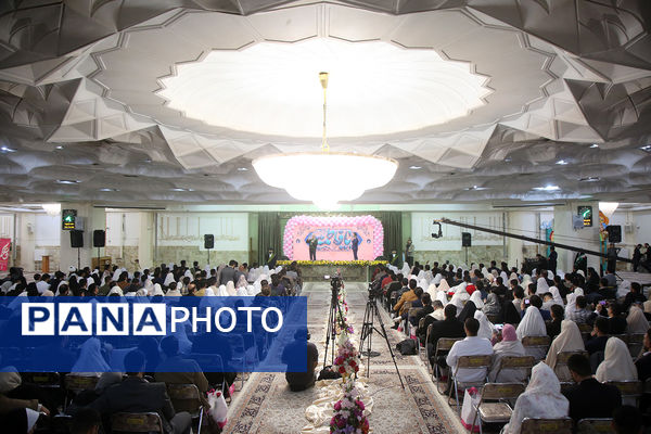 جشن ازدواج ۷۳۰ زوج دانشجوی در حرم حضرت معصومه(س)