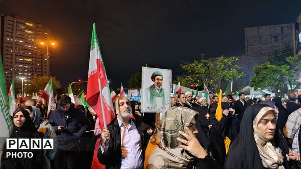 قاب‌هایی خاص از حضور افراد متنوع در تجمعات