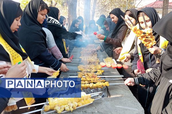 برگزاری اردو تمشک با حضور دانش‌آموزان منطقه کهریزک 