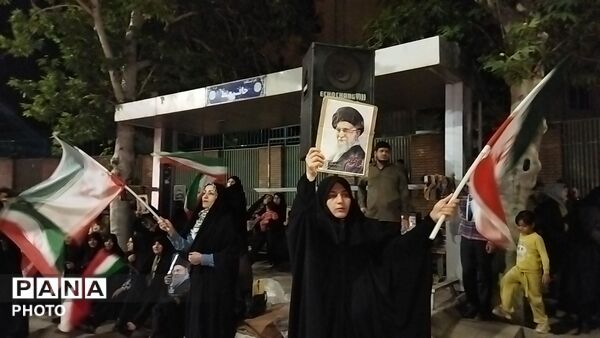گذری بر میدان حافظ در   هشتاد و پنجمین شب از اجتماعات مردمی نیشابور