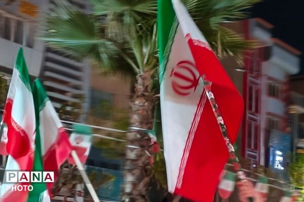 میدان هفت‌تیر بهارستان دو میزبان راهپیمایی شبانه مردم و فرهنگیان