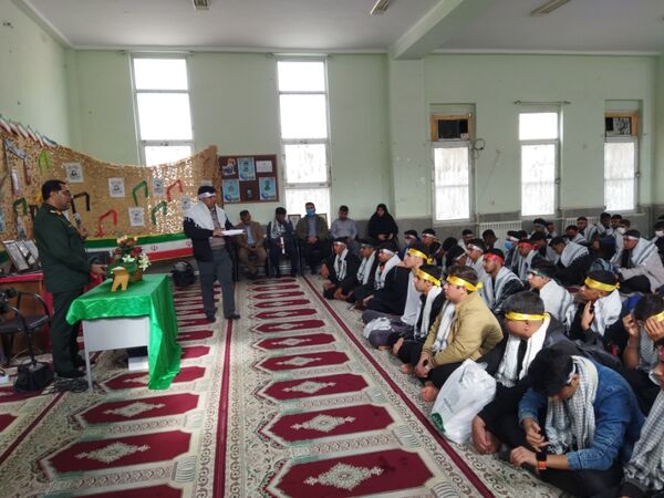 اعزام دانش‌آموزان پسر متوسطه دوم حاجی‌آباد به کربلای‌ایران