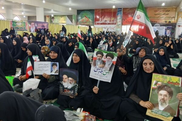 بیعت بانوان جیرفت‌زمین با رهبر انقلاب اسلامی
