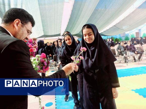 زنگ‌ ناحیه‌ای مهر و مقاومت در آموزشگاه صارمیه 10 آموزش و پرورش ناحیه یک اصفهان