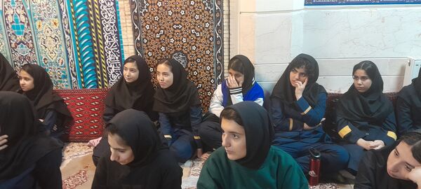آموزش عملی آمادگی دفاعی در دبیرستان فرزانگان استعداد درخشان ملارد