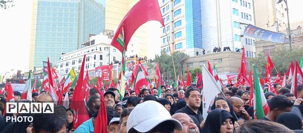 بغض گلوگیر ملت در آخرین دیدار با امام شهید