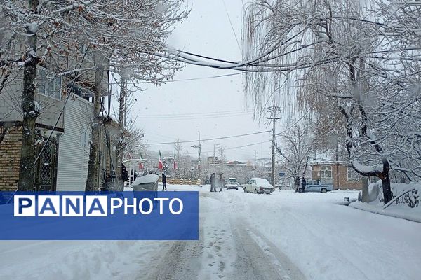 برف بارید و خدا پاکی خود را به شهر زیبایی بار هدیه کرد