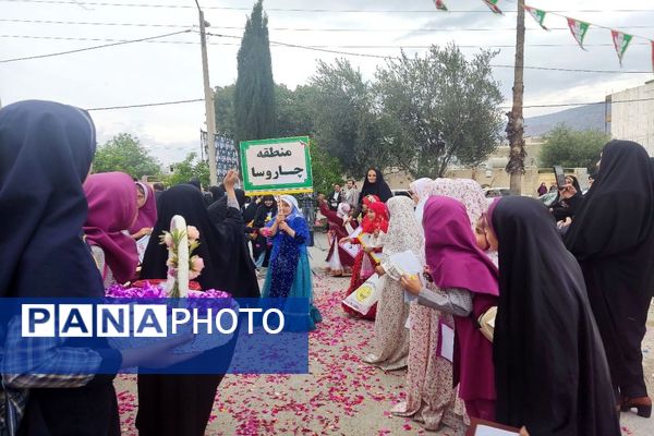 استقبال از دانش‌آموزان شرکت کننده در مسابقات قرآن، عترت و نماز در شهرستان چرام