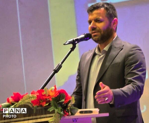 تقدیر از معلمان برتر و بازنشستگان نمونه به مناسبت هفته معلم