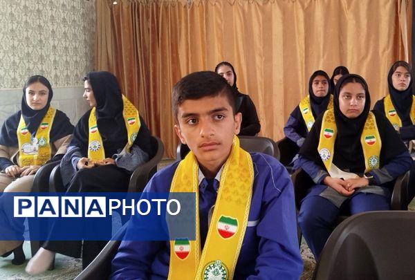 تجلیل از دانش‌آموز خبرنگاران پانا در لردگان