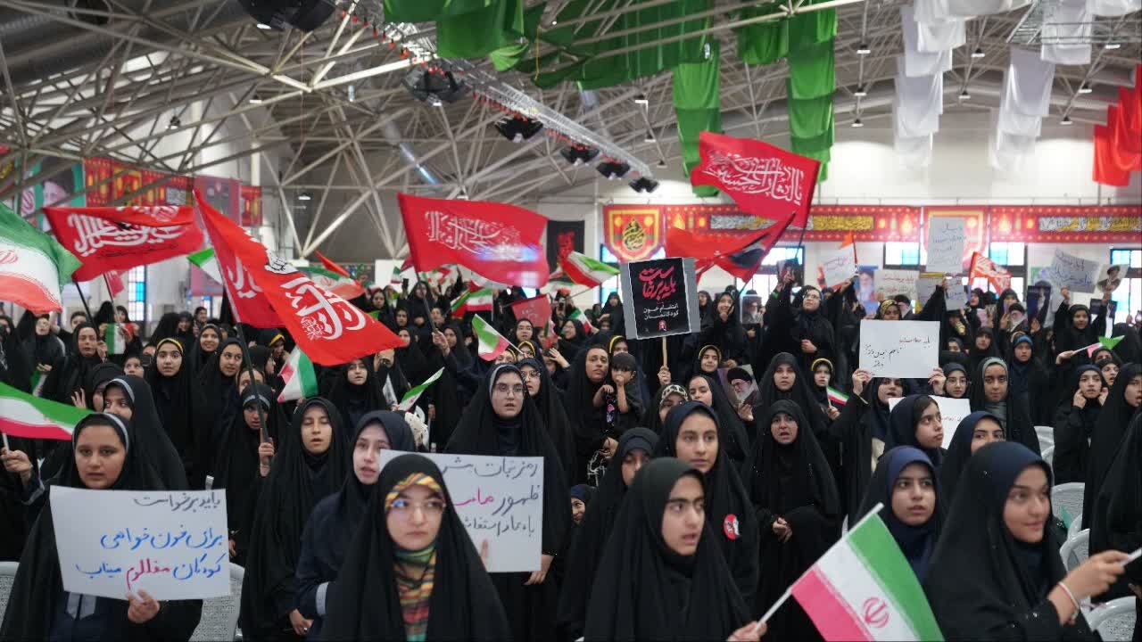 هم‌صدایی سه هزار دانش‌آموز اصفهانی در پویش ملی باید برخاست 