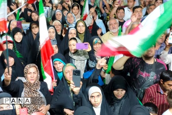 قرار شبانه مردم نسیم شهری در بهارستان دو