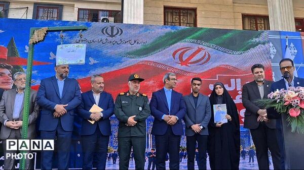 نواخته شدن زنگ مهر همزمان با آغاز سال تحصیلی جدید در تبادکان