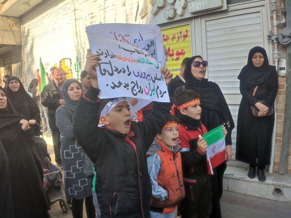 حضور شکوهمند مردم نیشابور در راهپیمایی و تشییع شهدای امنیت