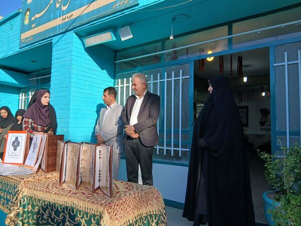  تجلیل از همیاران معلم در دبیرستان فاطمیه