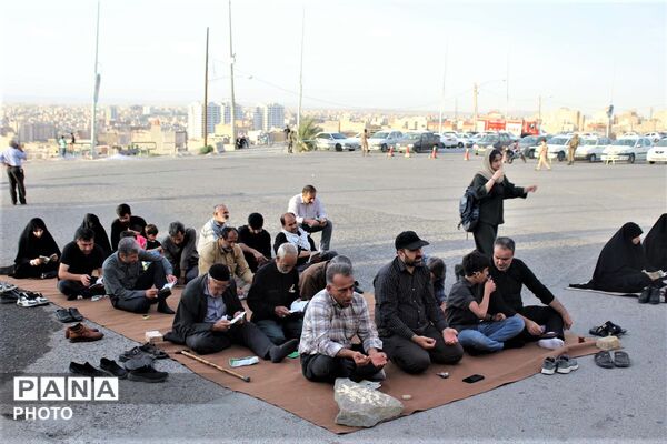 آیین روحبخش قرائت دعای عرفه در یادمان شهدای گمنام کوه خضر نبی(ع)