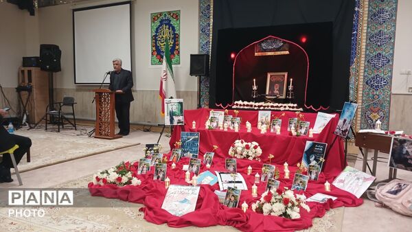 مراسم بزرگداشت چهلمین روز شهادت امام شهید امت و شهدای دبستان میناب 