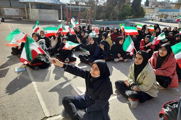 بزرگداشت دهه فجر در دبیرستان شاهد فیض ناحیه 3 شیراز