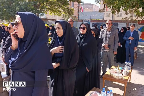 آیین گرامیداشت هفته بهداشت روان و تقدیر از همیاران مشاور در دبیرستان دخترانه رضوان برگزار شد