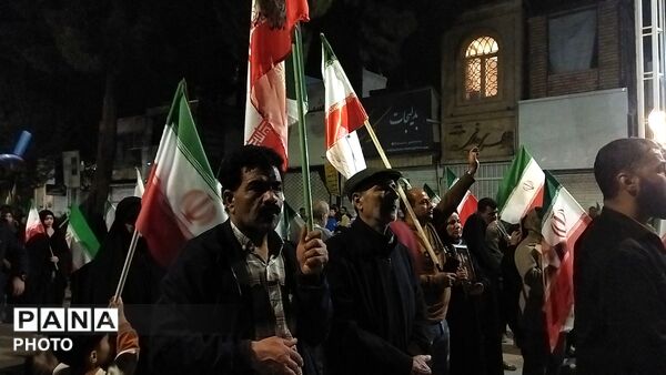 نیشابوری ها از پیر تا کودک در اجتماعات خیابانی