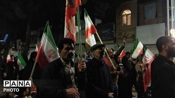 نیشابوری ها از پیر تا کودک در اجتماعات خیابانی