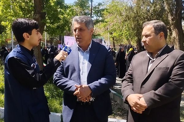 زنگ یادبود شهدای میناب نیز در تمامی مدارس به صدا درآمد