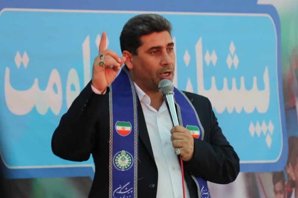 دانش‌آموزان یاوران واقعی انقلاب اسلامی هستند