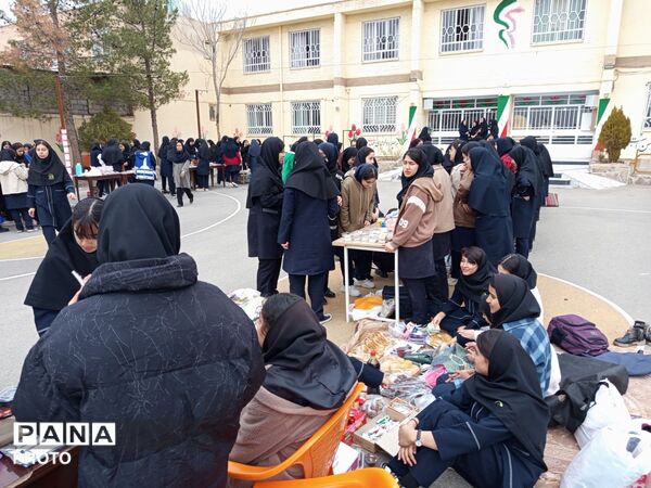 برپایی بازارچه دانش آموزی در دبیرستان شاهد هاجرشهرستان کاشمر