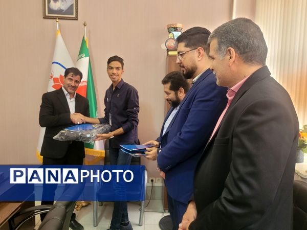 دیدار معاون پرورشی و فرهنگی اداره‌کل آموزش و پرورش استان اصفهان با اعضای مجلس دانش آموزی اصفهان