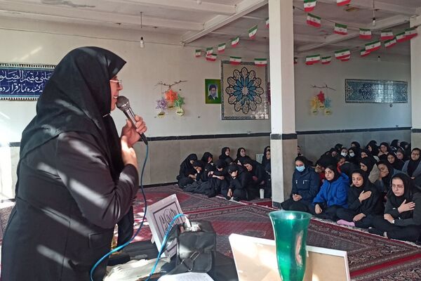 مراسم عزاداری و توزیع نذری به‌مناسبت شهادت حضرت فاطمه زهرا (س) در مدارس شهرستان ورامین
