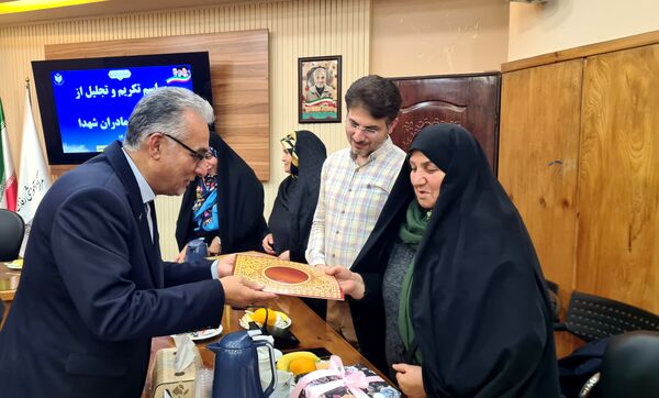 مراسم تجلیل از خانواده‌های شهدا در آموزش و پرورش گلستان