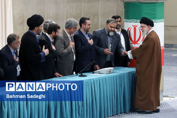 حضور رهبر معظم انقلاب در رای گیری مرحله‌ دوم انتخابات مجلس

