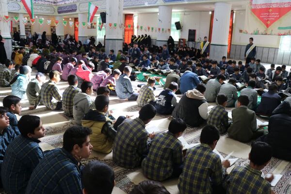 محفل هزار نفری انس با قرآن در ابرکوه همزمان با دهه فجر