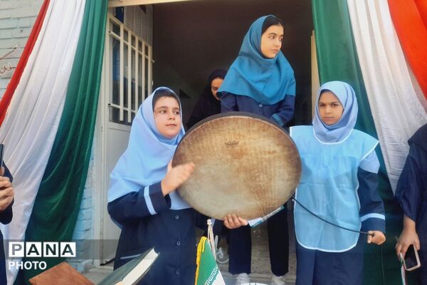 نواختن زنگ دانایی در مدارس عفاف،مشکات و هدی 