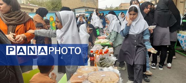 بازارچه کسب و کار دانش‌‍آموزان مدرسه حضرت رقیه(س)