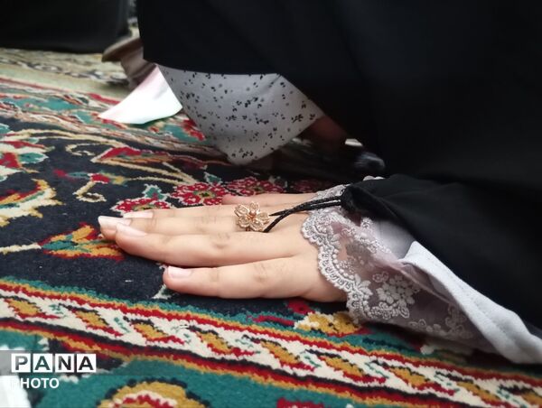 از پیر تا کودک در نماز جمعه نیشابور حضور دارند-۲