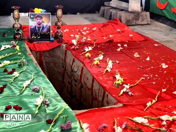 وداع مردم نظرآباد با شهید مهدی عبدالله‌نژاد