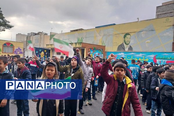 حضور پرشور دانش‌آموزان مدارس ناحیه 2 شهرری در جشن پیروزی مردم غزه 