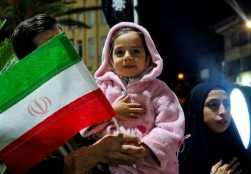 با شرکت در تجمعات مردمی ایثار و مقاومت خود را به جهانیان نشان می دهیم