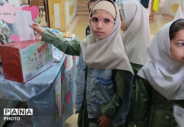همدلی دانش‌آموزان مدرسه  حاج جعفر بیگلری در جشن عاطفه‌ها