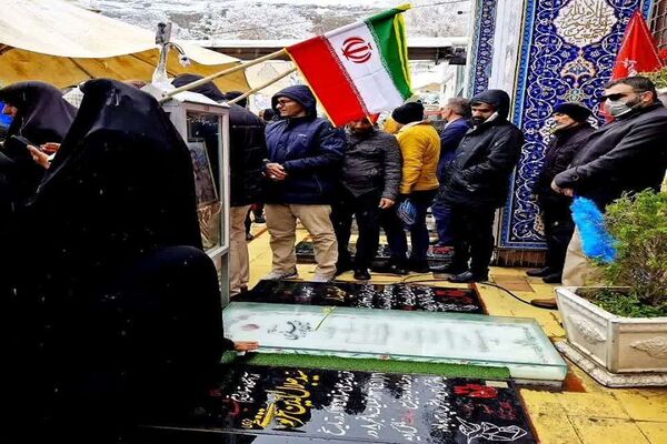 روز برفی گلزار شهدای کرمان 