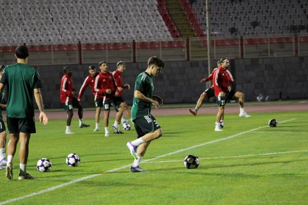 تمرین پیش از بازی با تراکتور تیم الوحده امارات