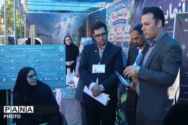 نمایشگاه طرح‌های ارتقا کیفیت آموزش در مقطع ابتدایی استان آذربایجان شرقی با حضور معاون وزیر 
